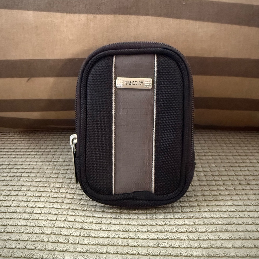 Kenneth Cole Reaction Digital Camera Case